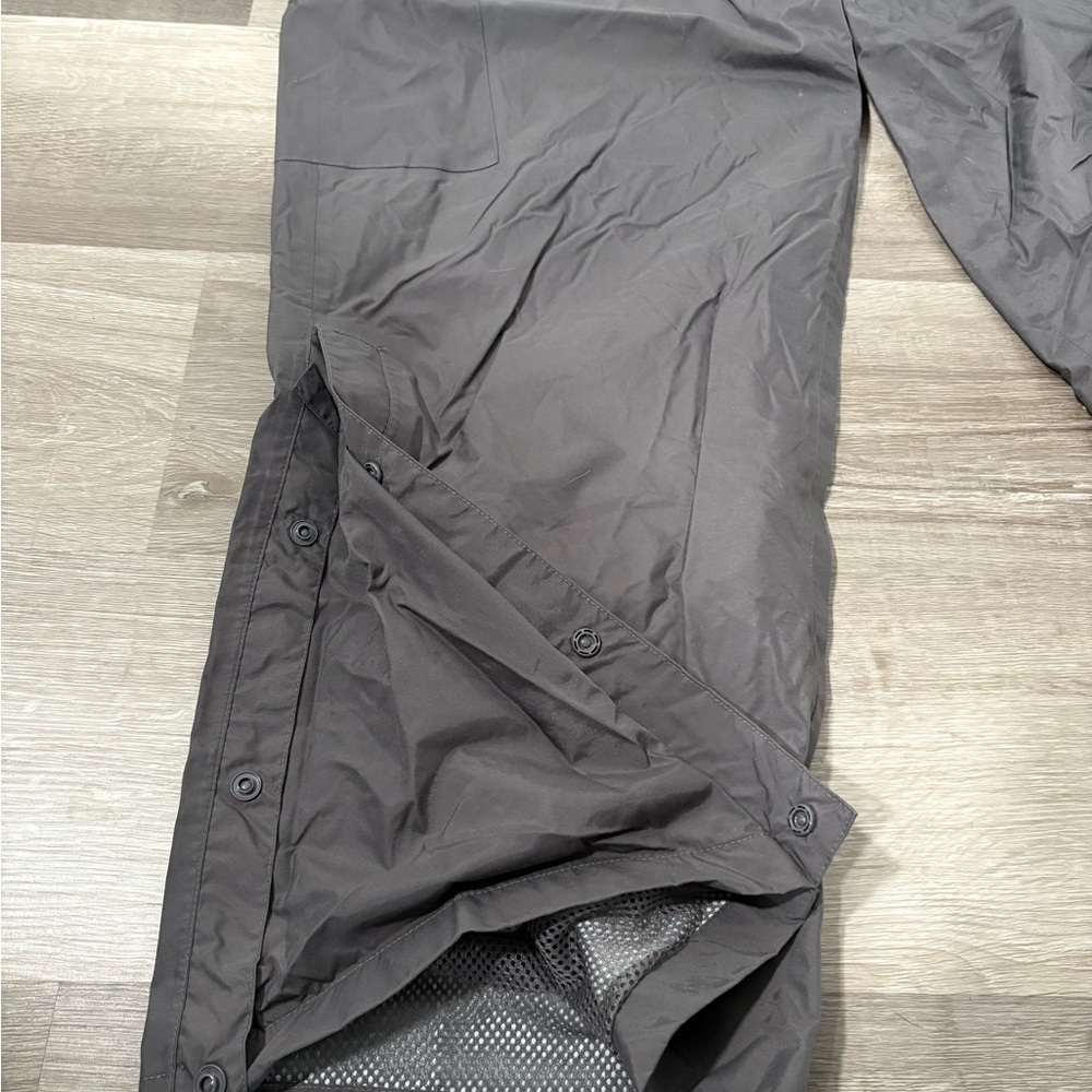 Coleman Men's Gray Cargo Pants - Picture 5 of 9